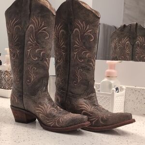 Circle G Brown Embroidered Ankle Boots